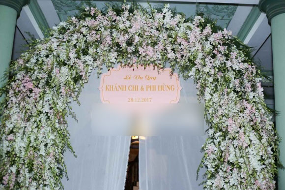Lâm Khánh Chi diện áo dài nhung xanh dịu dàng, tất bật chuẩn bị cho hôn lễ ngày mai Lâm Khánh Chi diện áo dài nhung xanh dịu dàng, tất bật chuẩn bị cho hôn lễ ngày mai